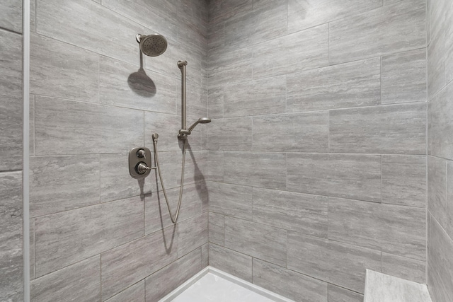 bathroom featuring tiled shower