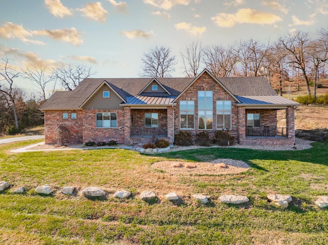 craftsman inspired home with a front yard and a porch