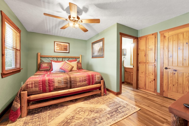 bedroom featuring a textured ceiling, ceiling fan, and light hardwood / wood-style floors