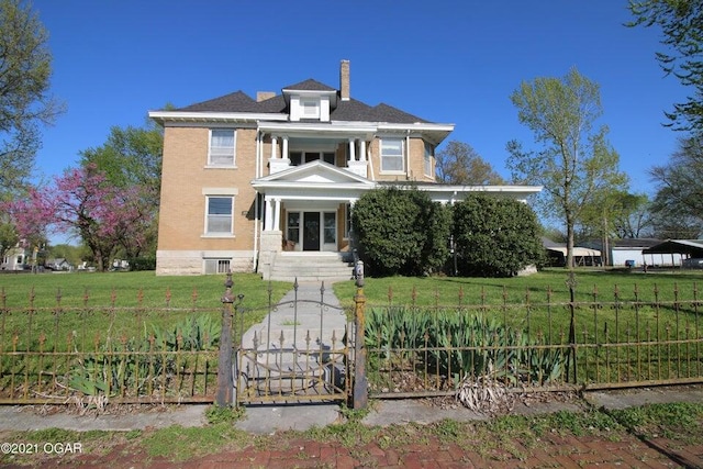 view of front facade with a front lawn