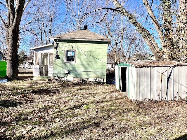 view of side of property with a storage shed