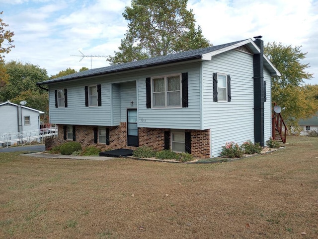 bi-level home with a front yard