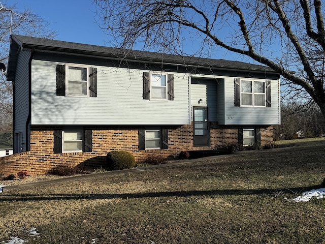 bi-level home with a front yard