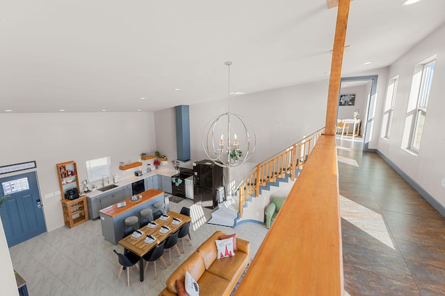 living room featuring sink and an inviting chandelier