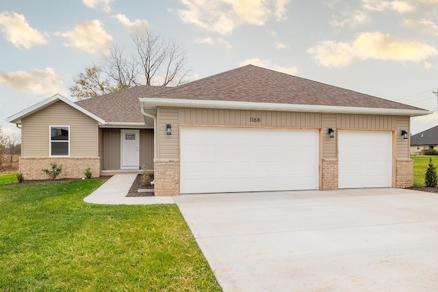 view of front facade featuring a front yard and a garage