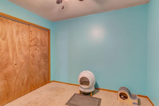 miscellaneous room featuring a textured ceiling, ceiling fan, and carpet flooring