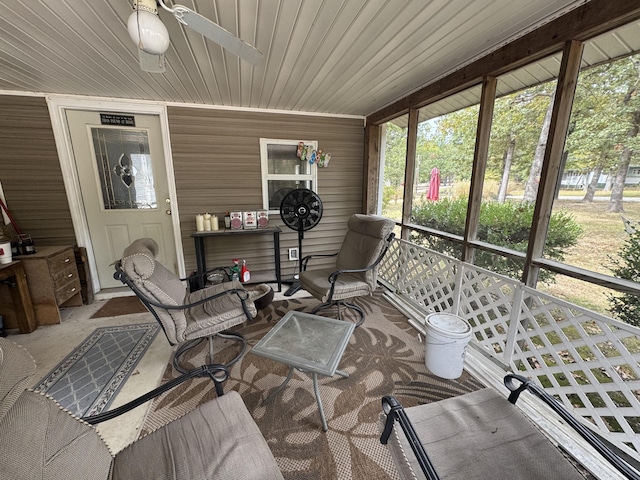 sunroom / solarium with ceiling fan