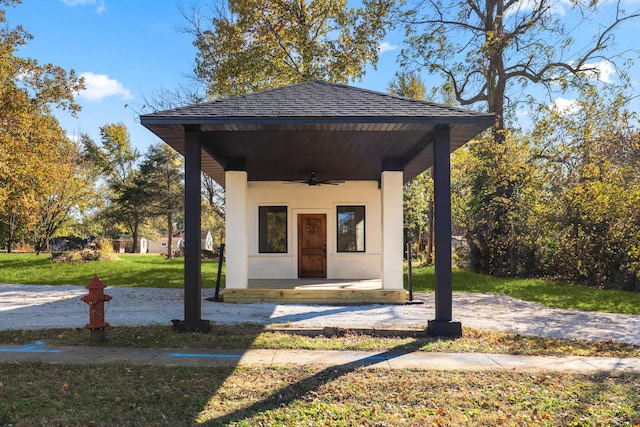 view of front of property featuring ceiling fan, a front yard, and a gazebo