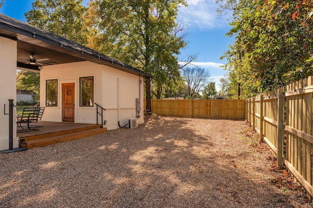 view of yard with ceiling fan