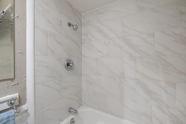 bathroom featuring tiled shower / bath combo