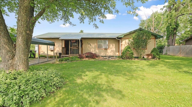 1933 Lynn Dr, West Plains, MO 65775 - single story home featuring a carport and a porch