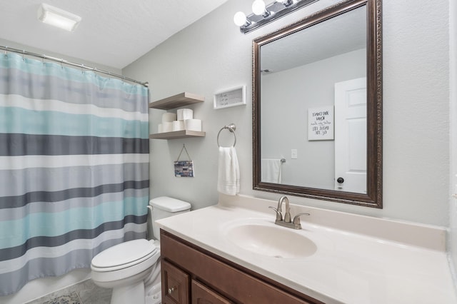 bathroom featuring a textured ceiling, curtained shower, vanity, and toilet