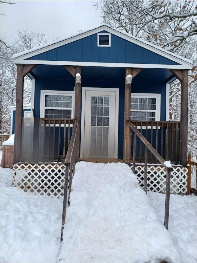 view of front of property