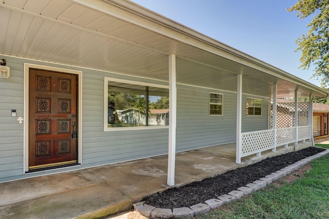 doorway to property with covered porch