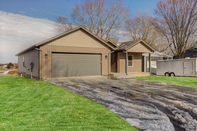 ranch-style house featuring a front lawn and a garage