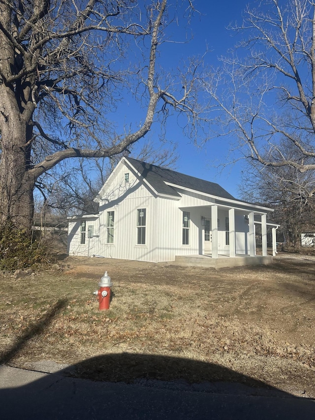 view of front of home with covered porch