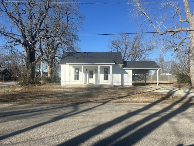 view of front of home featuring a porch and a carport