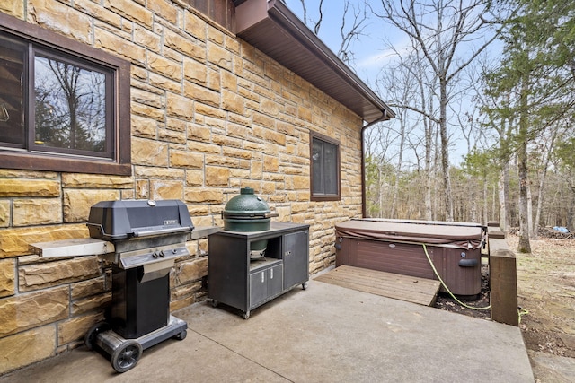 view of patio / terrace with an outdoor kitchen, a hot tub, and area for grilling