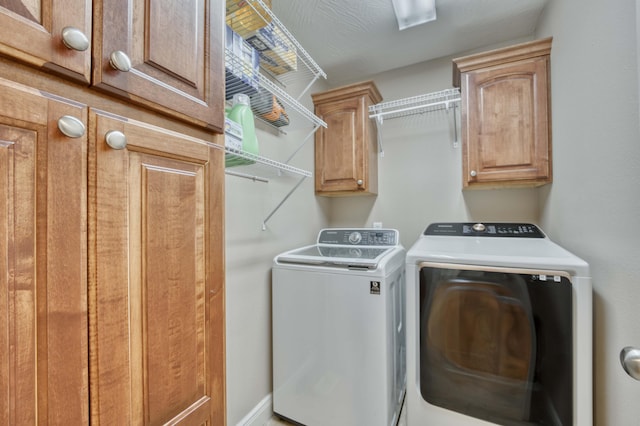 laundry room with cabinets and independent washer and dryer