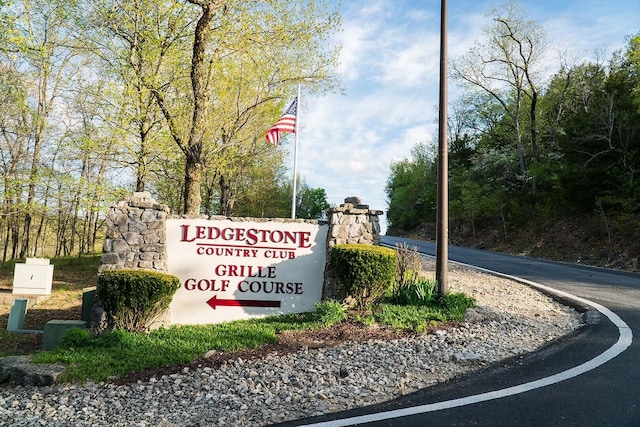 view of community / neighborhood sign