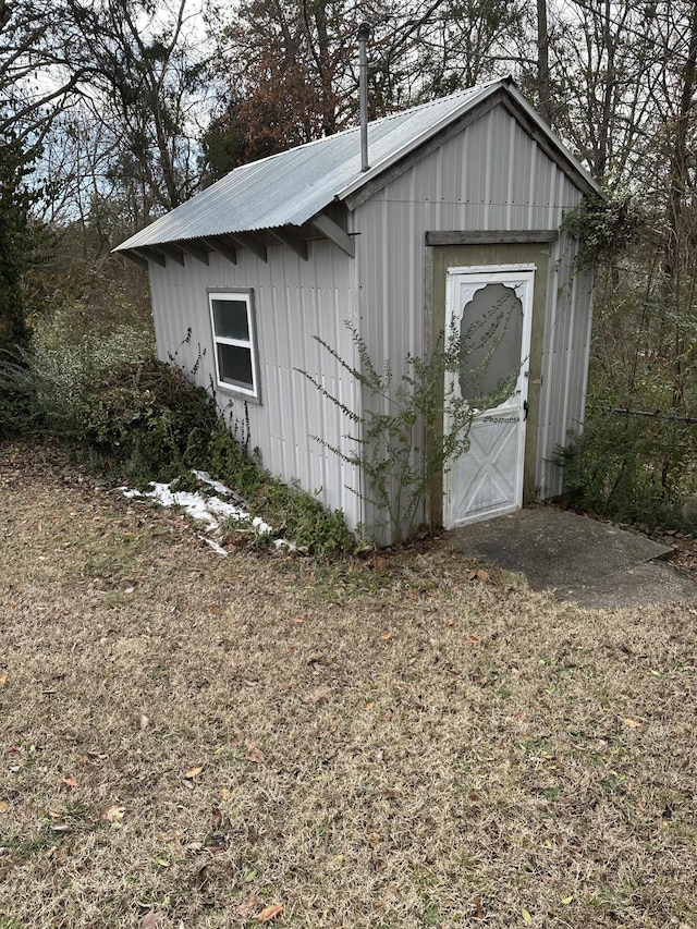 view of outdoor structure