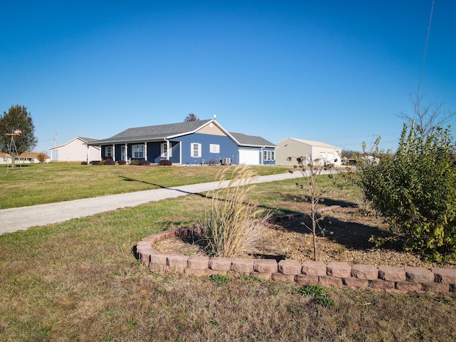 view of front facade with a front yard