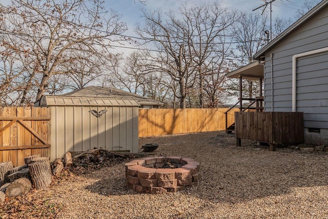 view of yard featuring a shed and an outdoor fire pit