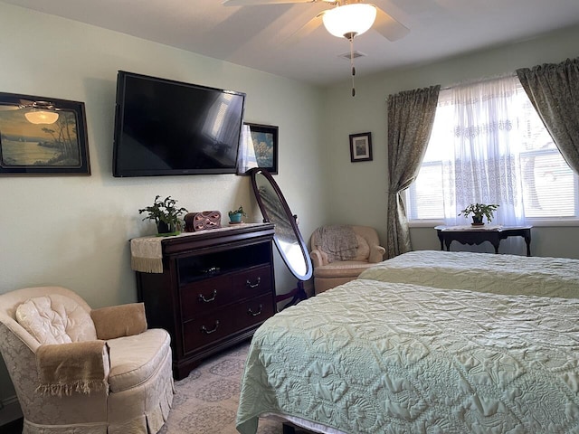 bedroom with ceiling fan