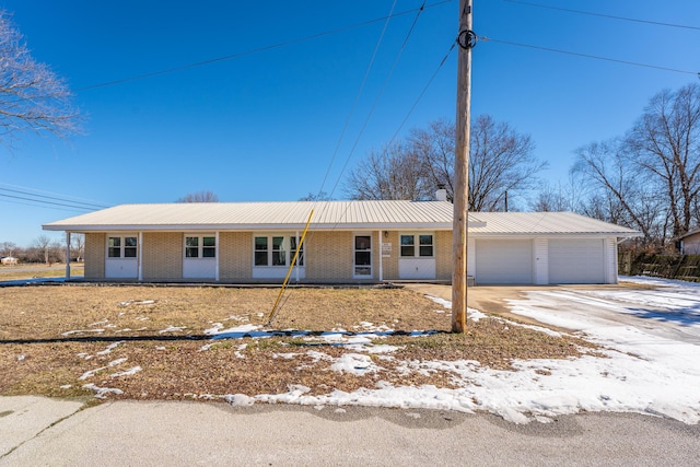 single story home featuring a garage