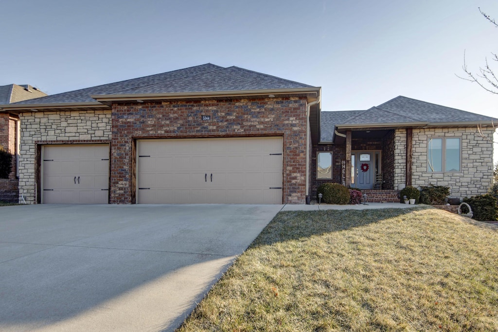 view of front of property featuring a garage and a front lawn