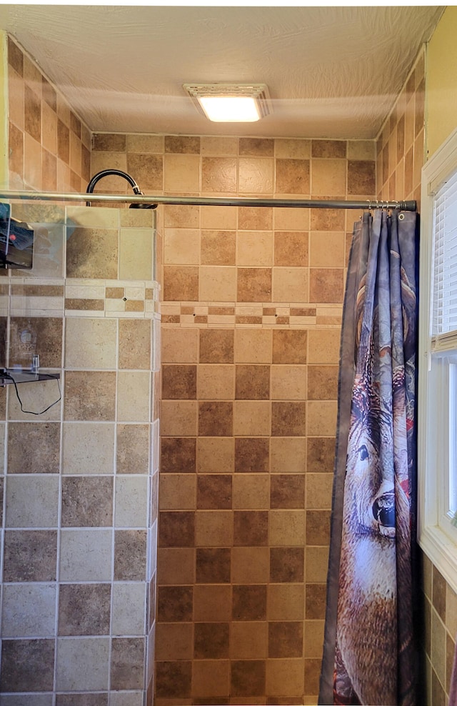 bathroom with curtained shower