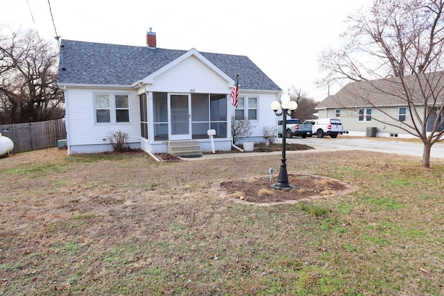 view of front of house with a front lawn