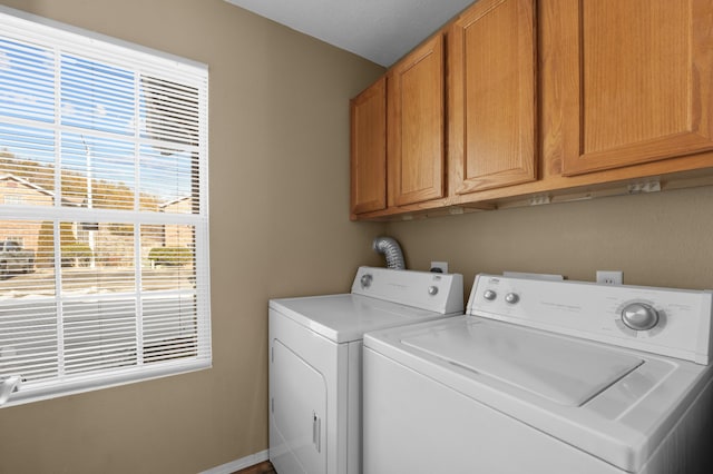 washroom featuring cabinets and washing machine and dryer