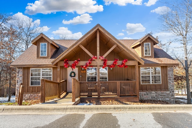 view of front of home featuring a porch