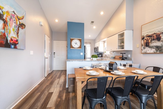 kitchen featuring white cabinets, sink, dark hardwood / wood-style floors, kitchen peninsula, and refrigerator