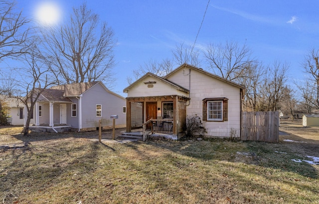 view of front of house featuring a porch and a front lawn