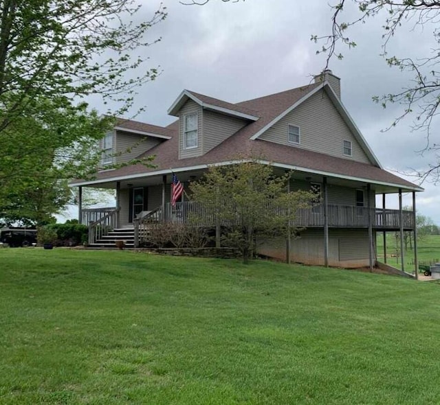 view of front of property featuring a front lawn