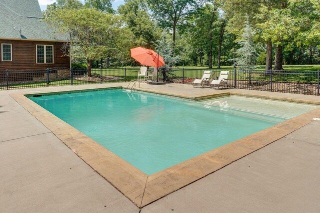10350 Indian Ridge Ln, Carthage, MO 64836 - view of swimming pool with a patio and view of wooded area