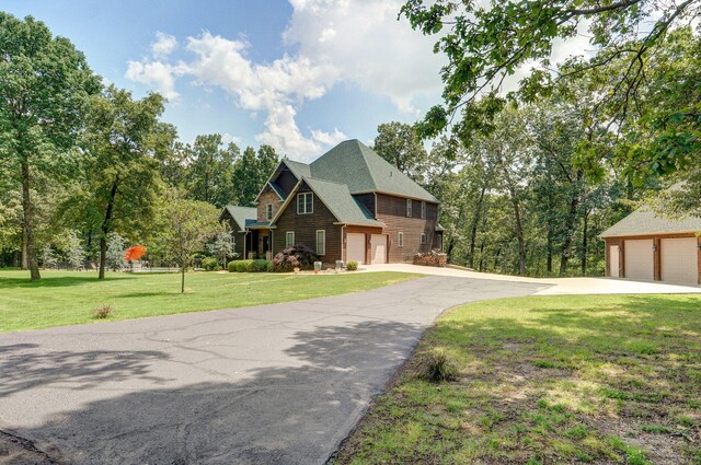 10350 Indian Ridge Ln, Carthage, MO 64836 - view of front of home featuring a front lawn, a garage, and driveway