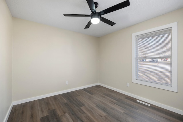 unfurnished room with dark wood-type flooring and ceiling fan