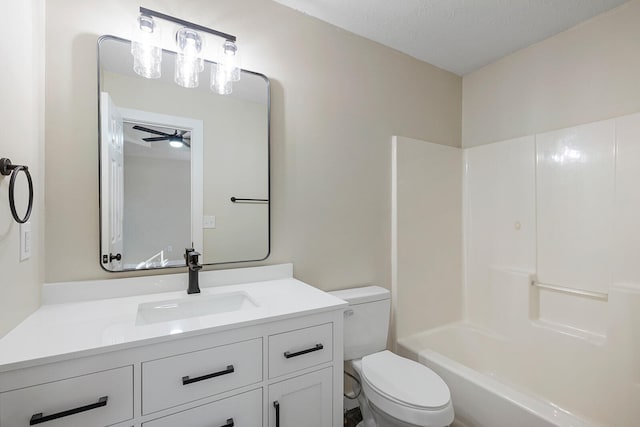 full bathroom with ceiling fan, bathtub / shower combination, a textured ceiling, toilet, and vanity