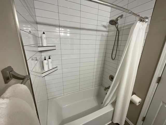 bathroom featuring shower / bath combo