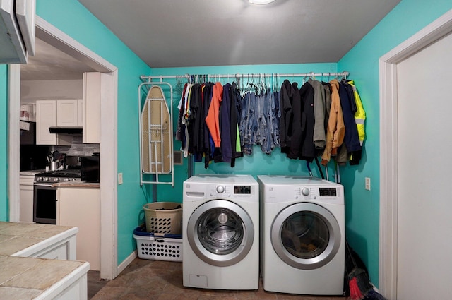 washroom featuring independent washer and dryer