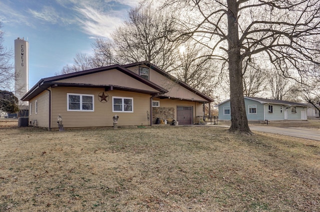 view of front of home with a garage and a front yard