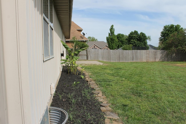 816 E Roubidoux St, Nixa, MO 65714 - view of yard