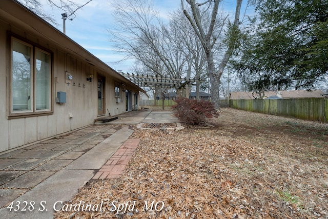 view of yard with a patio and a pergola