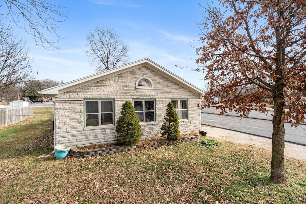 view of front of home with a front lawn