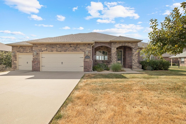 view of front of house featuring a garage and a front yard