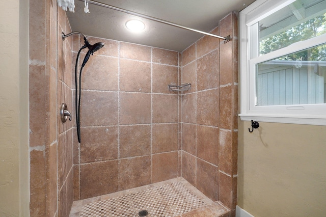 bathroom featuring a tile shower