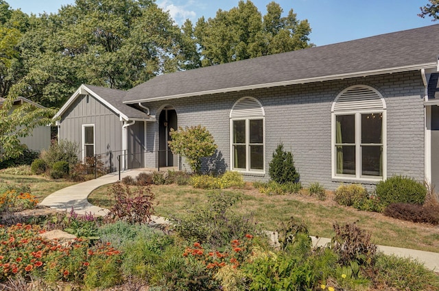 ranch-style home with a front lawn